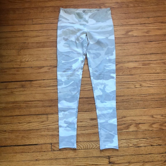 ARITZIA TNA Camo Print Equator Legging Size XS